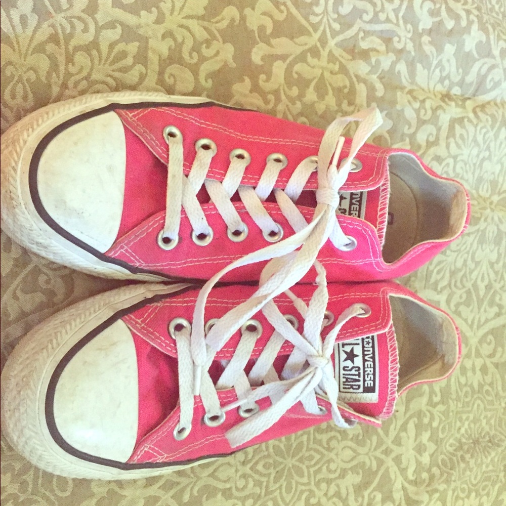 Size 8 Converse sneakers